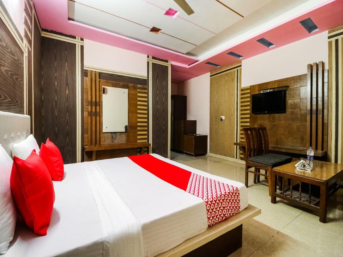 Oyo 47630 Grand Villa Moga Luaran gambar